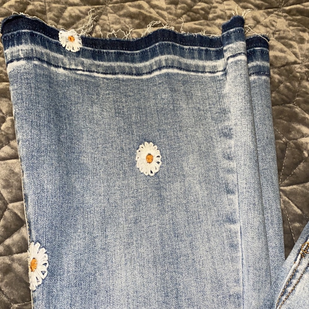 Thcreasa Blue Old Washed High Waisted Daisy Embroidery Wide-leg Light Jeans NWT - Picture 8 of 14